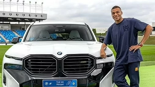 Kylian Mbappe cùng Real Madrid được tặng siêu xe