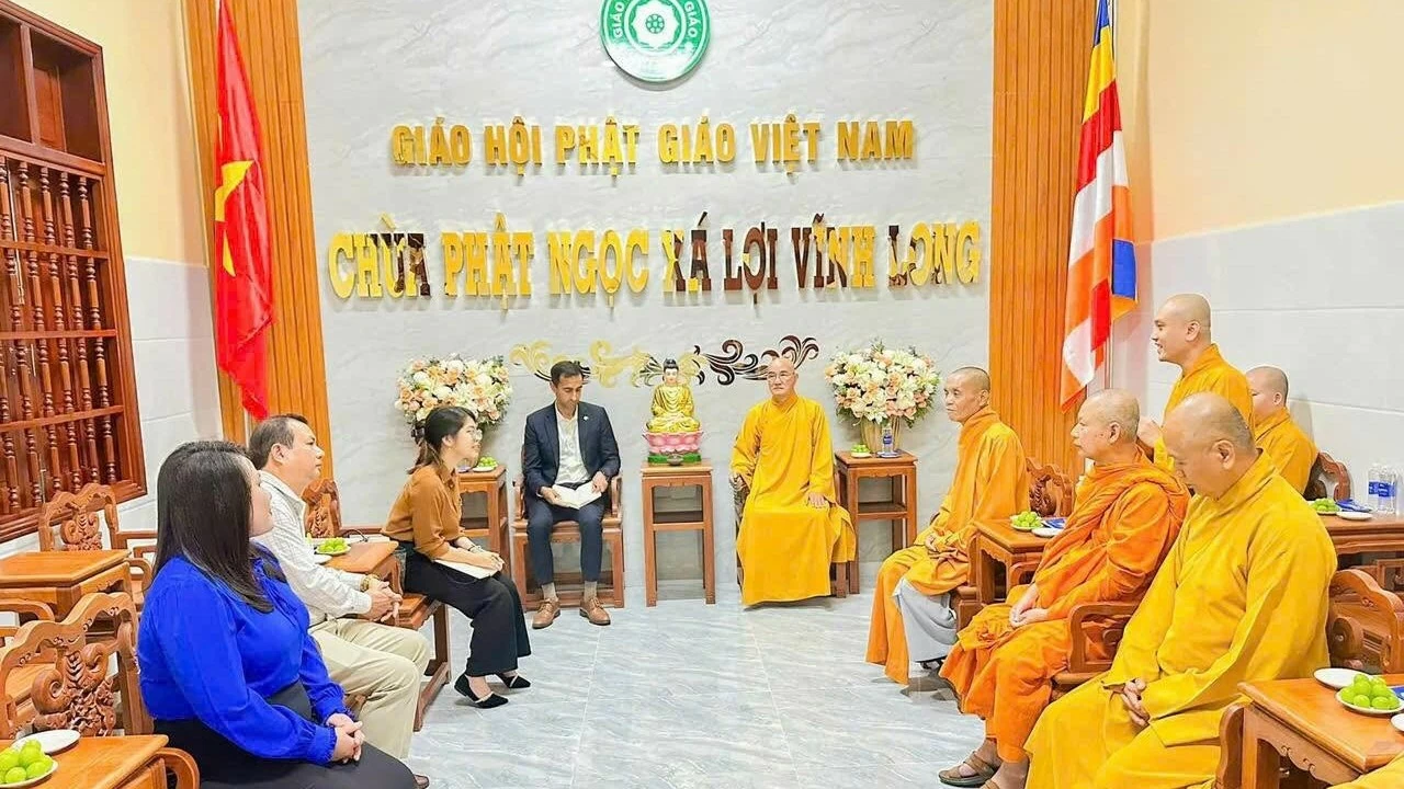 Tổng lãnh sự quán Mỹ đánh giá cao công tác chăm lo cho đồng bào dân tộc, tôn giáo tại tỉnh Vĩnh Long