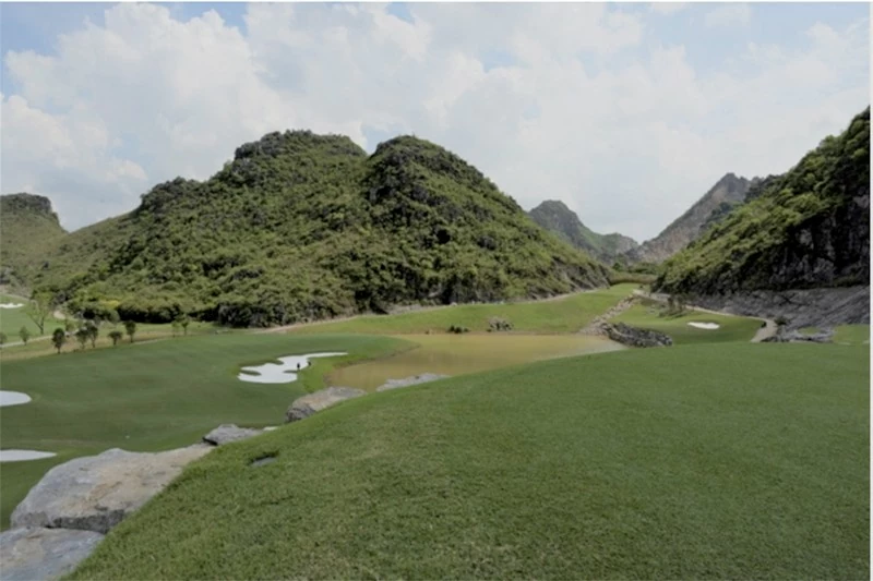 Hố golf tại sân Legend Valley Country Club.