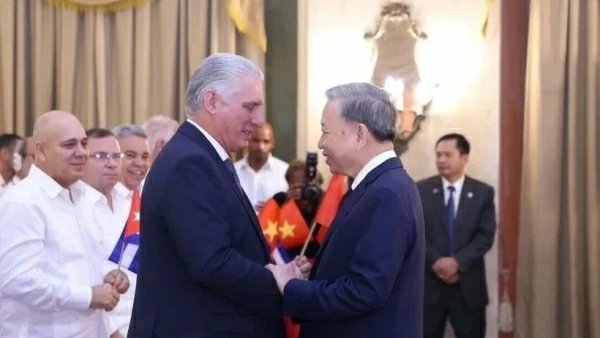 Vietnam, Cuba issue joint statement on strengthening traditional solidarity