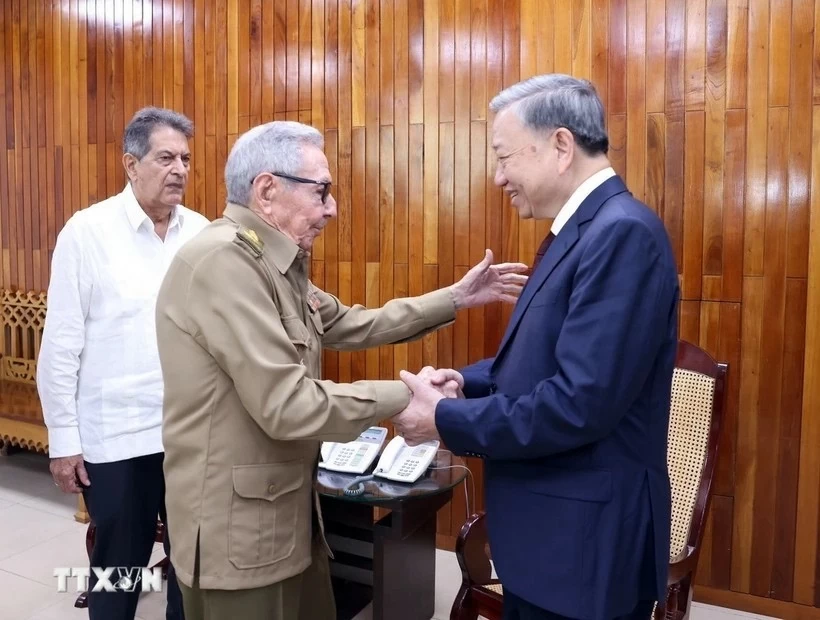 Tổng Bí thư, Chủ tịch nước Tô Lâm chào Lãnh tụ cách mạng, Đại tướng Raul Castro