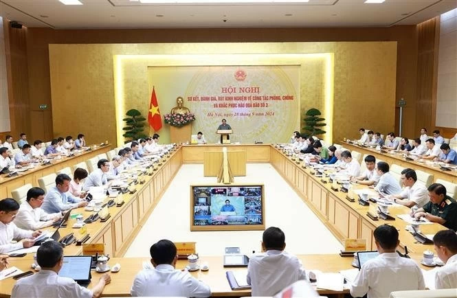 Prime Minister Pham Minh Chinh chairs the conference on September 28. (Photo: VNA)