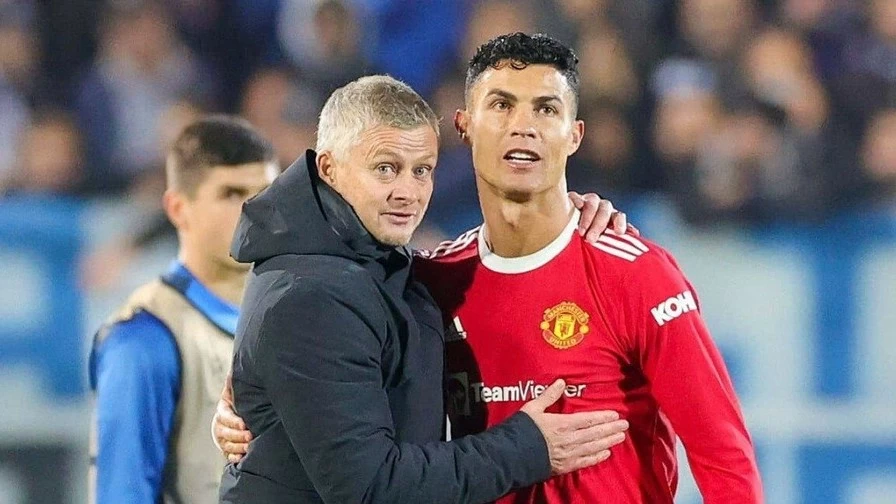 HLV Ole Gunnar Solskjaer tiết lộ lý do thực sự MU mua Ronaldo