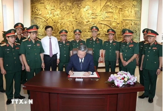 Tổng Bí thư, Chủ tịch nước Tô Lâm thăm và làm việc với Tổng cục II Tổng Bí thư, Chủ tịch nước Tô Lâm thăm, làm việc với Tổng cục II