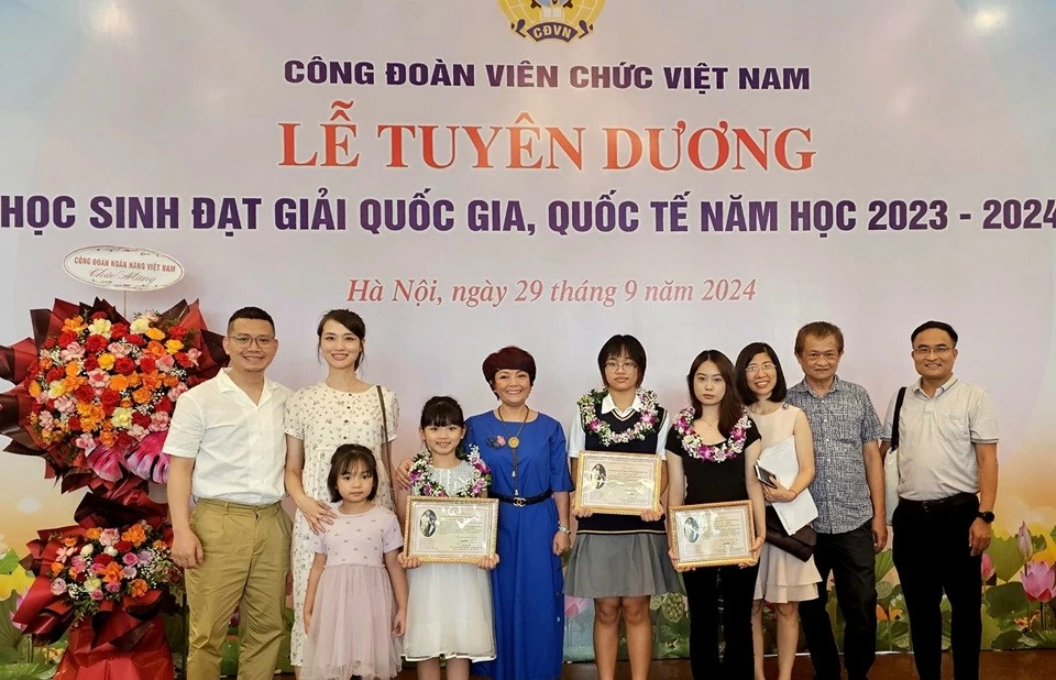 30 con em cán bộ ngành Ngoại giao tham dự Lễ tuyên dương học sinh đạt giải quốc gia, quốc tế năm 2023-2024