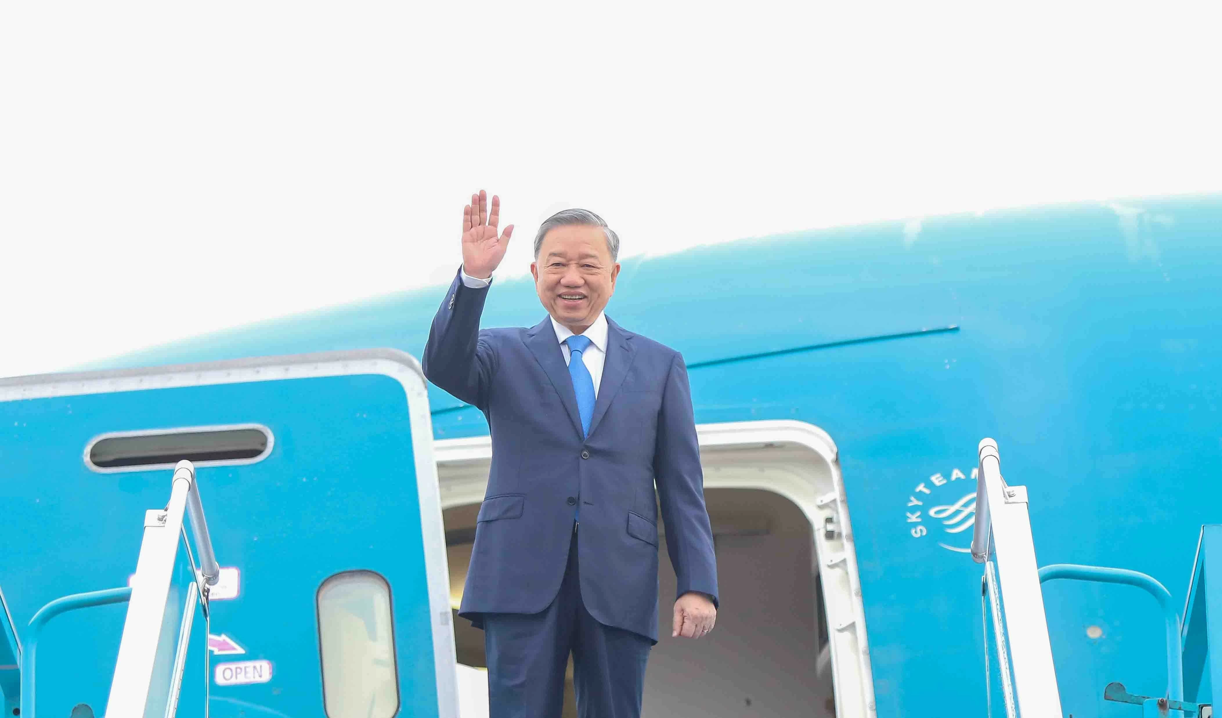 General Secretary, President To Lam leaves for visits to Mongolia, Ireland, France, attendance at Francophonie Summit