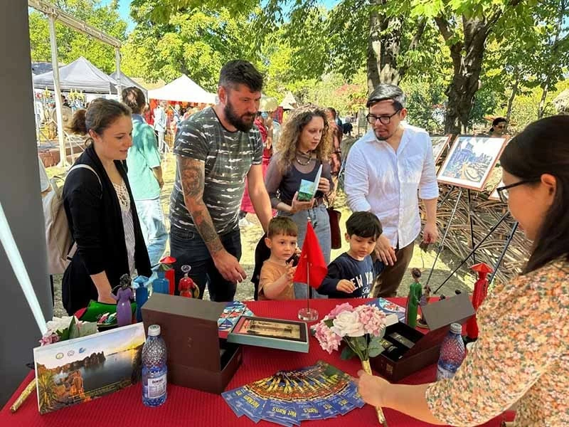 Đại sứ quán Việt Nam tham gia Lễ hội văn hóa châu Á tại Bucharest Đại sứ quán Việt Nam tham gia Lễ hội văn hóa châu Á tại Bucharest