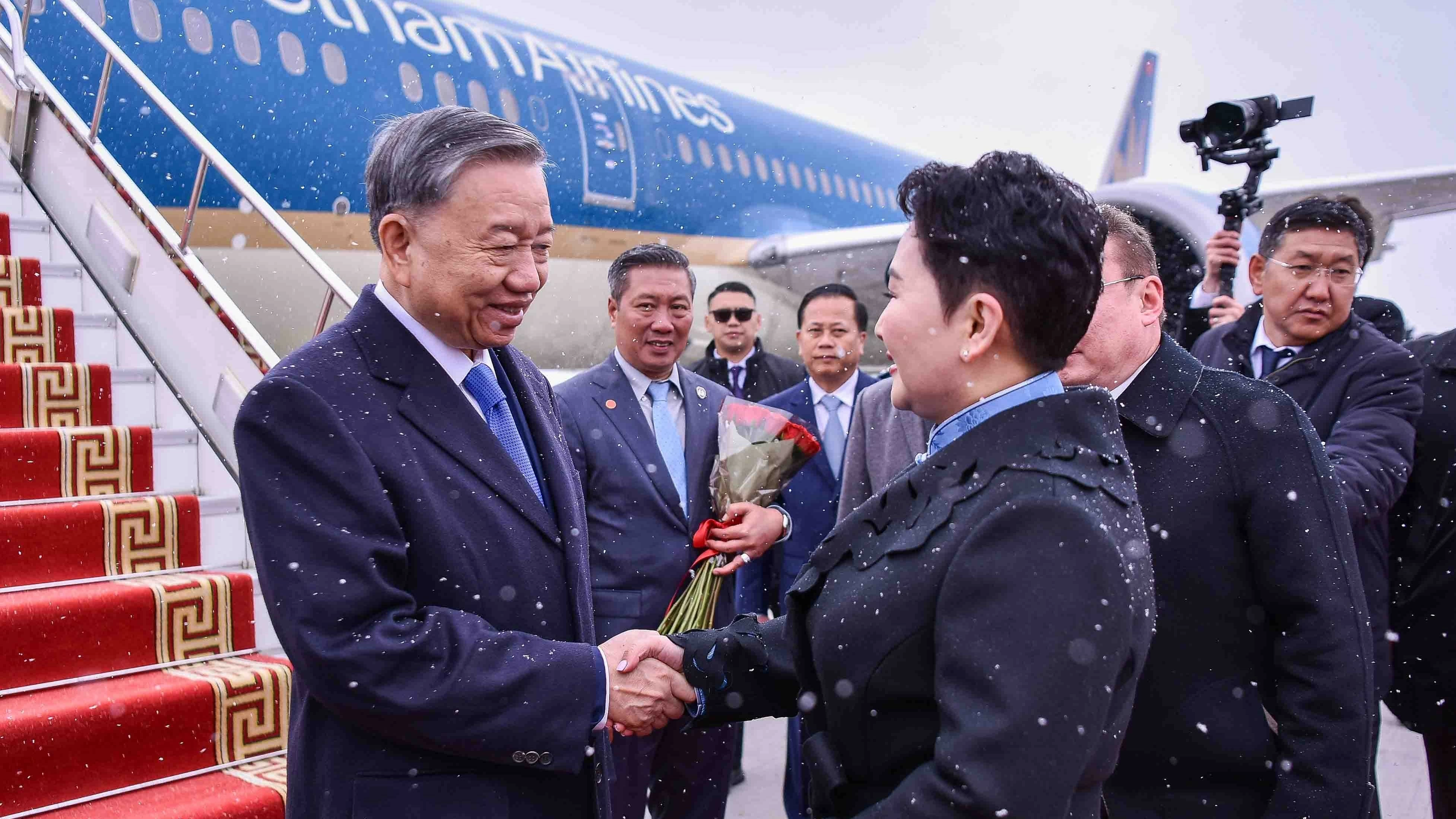 General Secretary, President To Lam arrives in Ulaanbaatar, beginning state visit to Mongolia