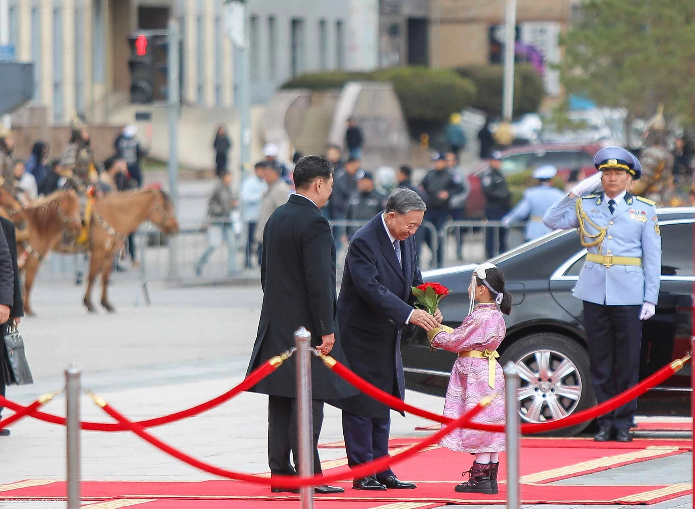 Welcome ceremony held for General Secretary, President To Lam in Ulaanbaatar