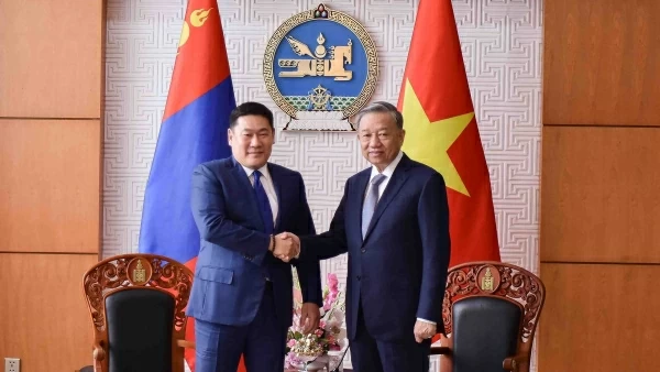 General Secretary, President To Lam meets with Mongolian Prime Minister Luvsannamsrain Oyun-Erdene