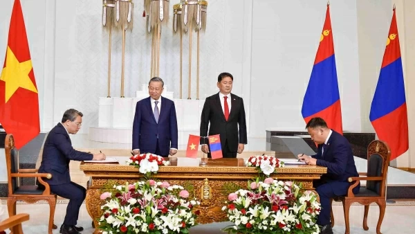 Vietnam, Mongolia leaders witness signing of cooperation agreements in Ulaanbaatar