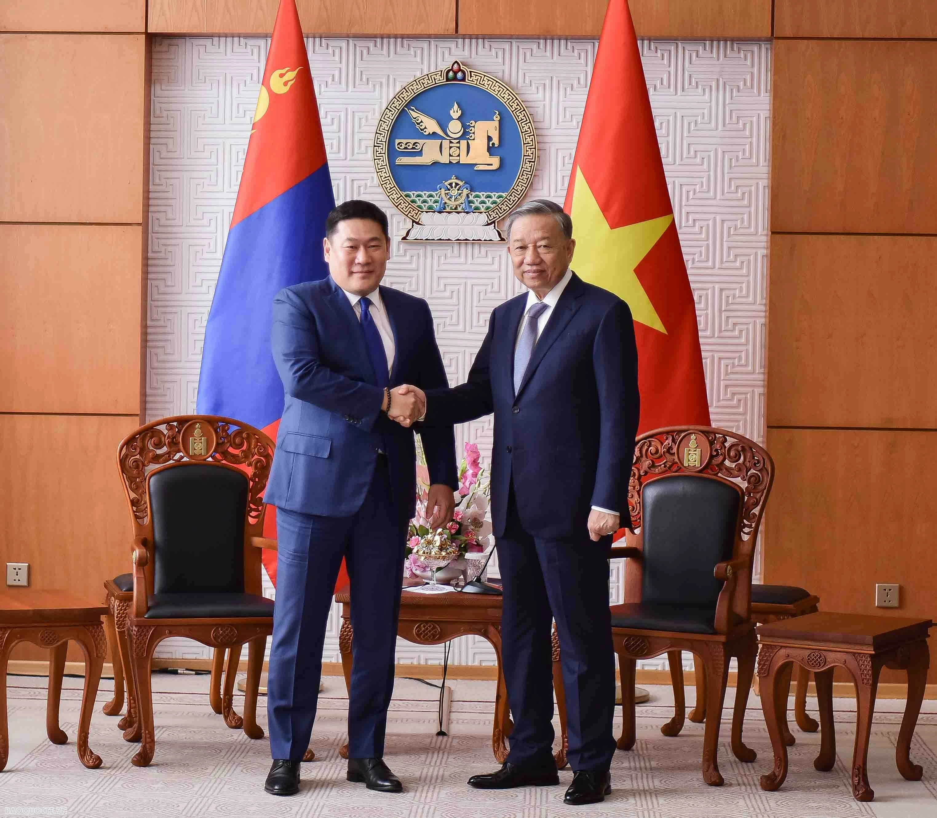 General Secretary, President To Lam meets with Mongolian Prime Minister Luvsannamsrain Oyun-Erdene