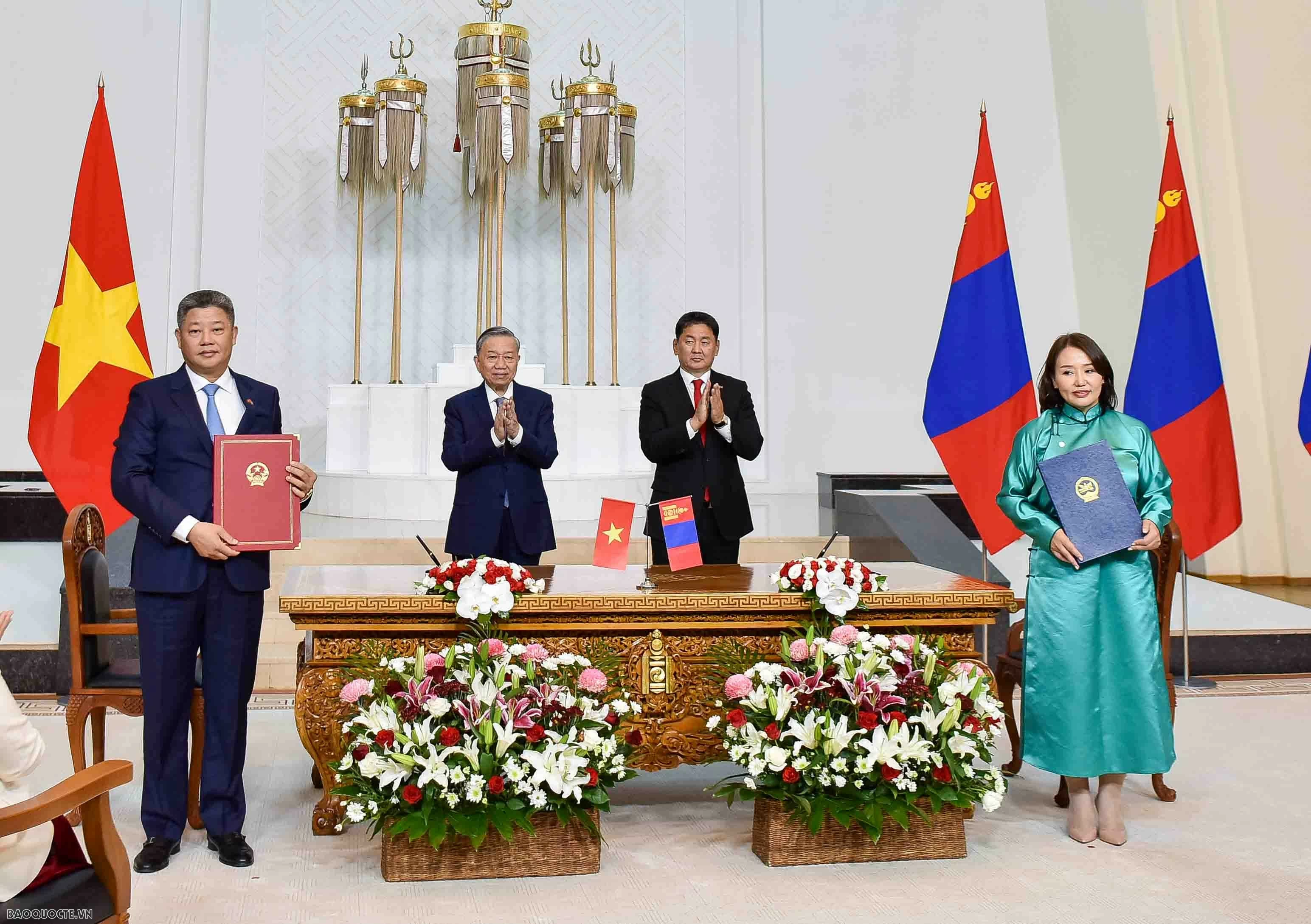 Vietnam, Mongolia leaders adopt Joint Statement on establishing comprehensive partnership