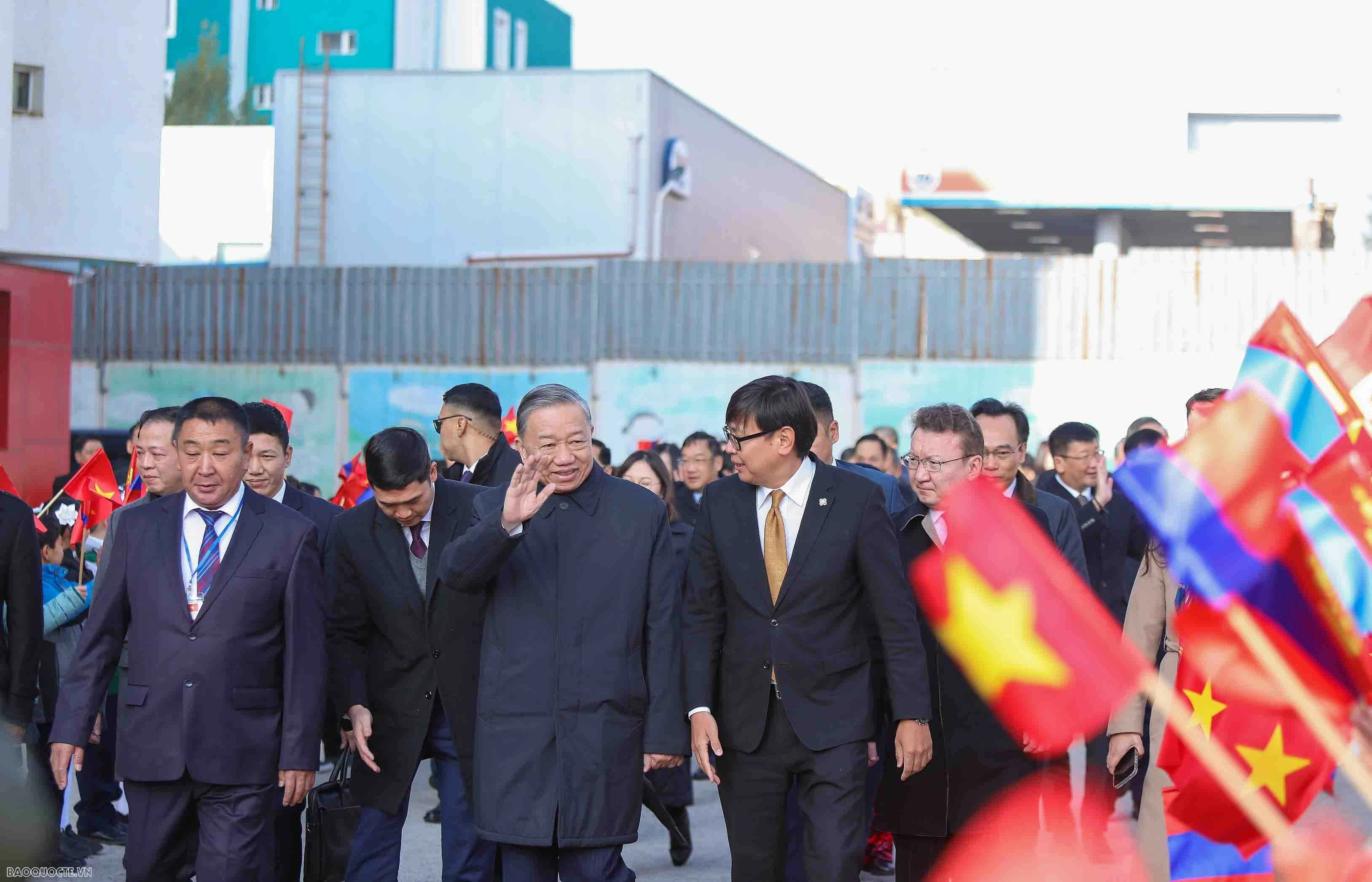 General Secretary, President To Lam visits school named after President Ho Chi Minh in Ulaanbaatar