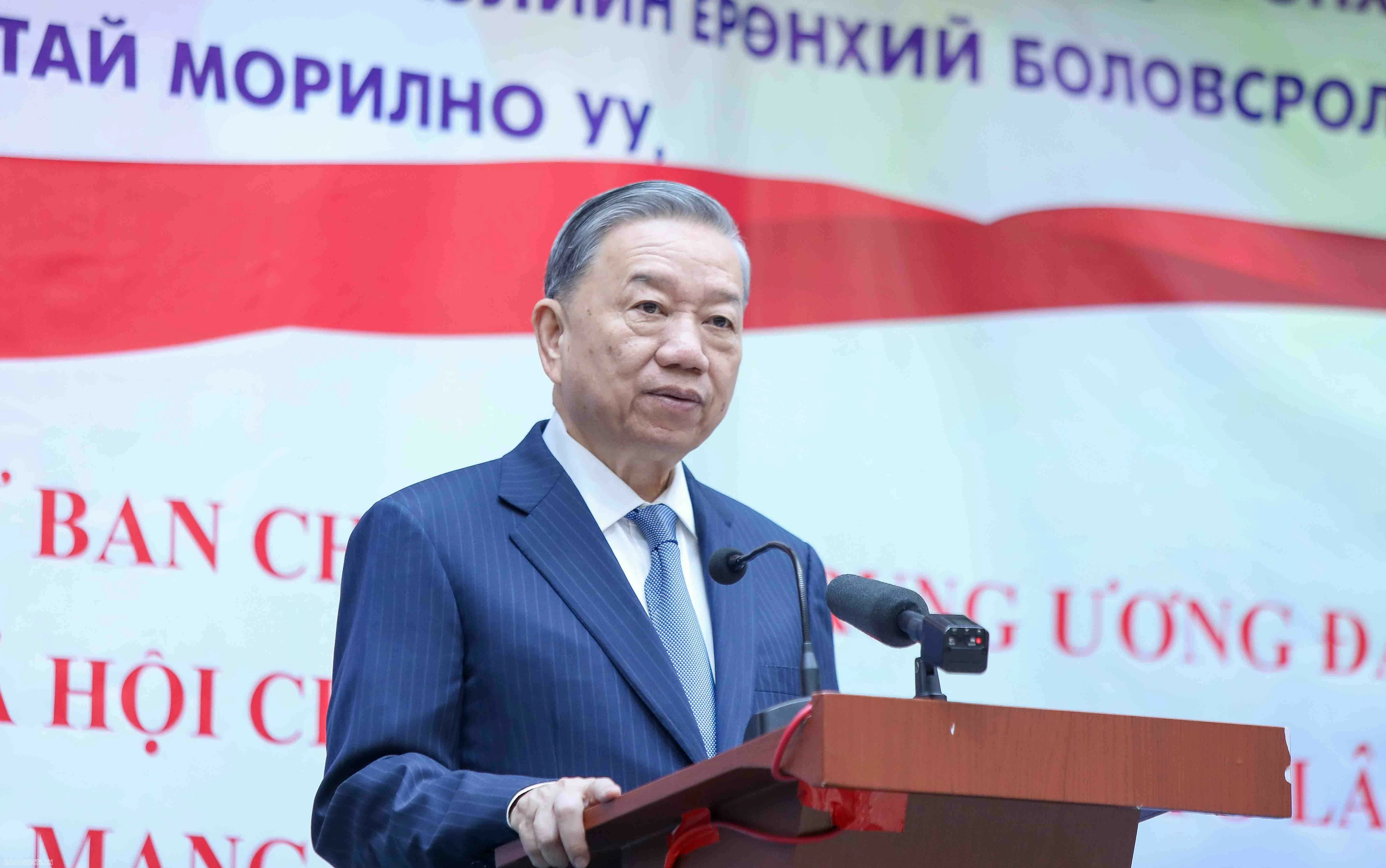 General Secretary, President To Lam visits school named after President Ho Chi Minh in Ulaanbaatar