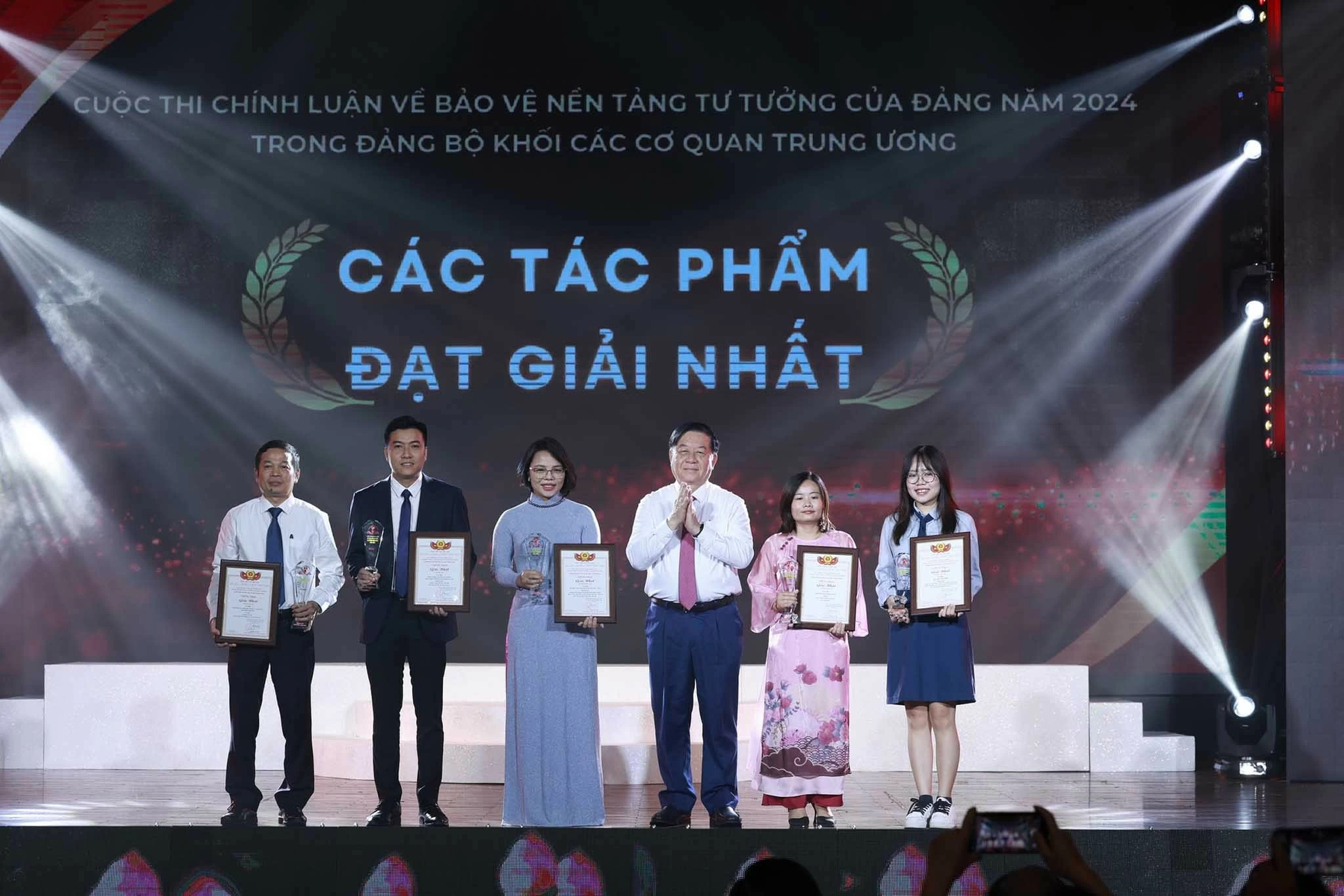Bộ Ngoại giao giành 1 giải Nhất và nhiều giải thưởng tại Cuộc thi chính luận về bảo vệ nền tảng tư tưởng của Đảng năm 2024 Bộ Ngoại giao giành 1 giải Nhất và nhiều giải thưởng tại Cuộc thi chính luận về bảo vệ nền tảng tư tưởng của Đảng năm 2024