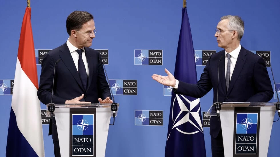 lễ chuyển giao quyền lực của người đứng đầu liên minh từ ông Jens Stoltenberg cho cựu Thủ tướng Hà Lan Rutte đã được tiến hành tại trụ sở NATO ở Brussels. ngày 1/10 lễ chuyển giao quyền lực của người đứng đầu liên minh từ ông Jens Stoltenberg cho cựu Thủ tướng Hà Lan Rutte đã được tiến hành tại trụ sở NATO ở Brussels. ngày 1/10