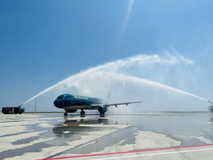 Chuyến bay của Vietnam Airlines từ Hàn Quốc đến Cam Ranh mang theo vị khách thứ 9 triệu đến Khánh Hòa năm 2024.  (Ảnh: Phan Khánh)