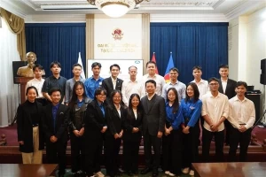 Minister urges Vietnamese students in Russia to contribute to IT development at home