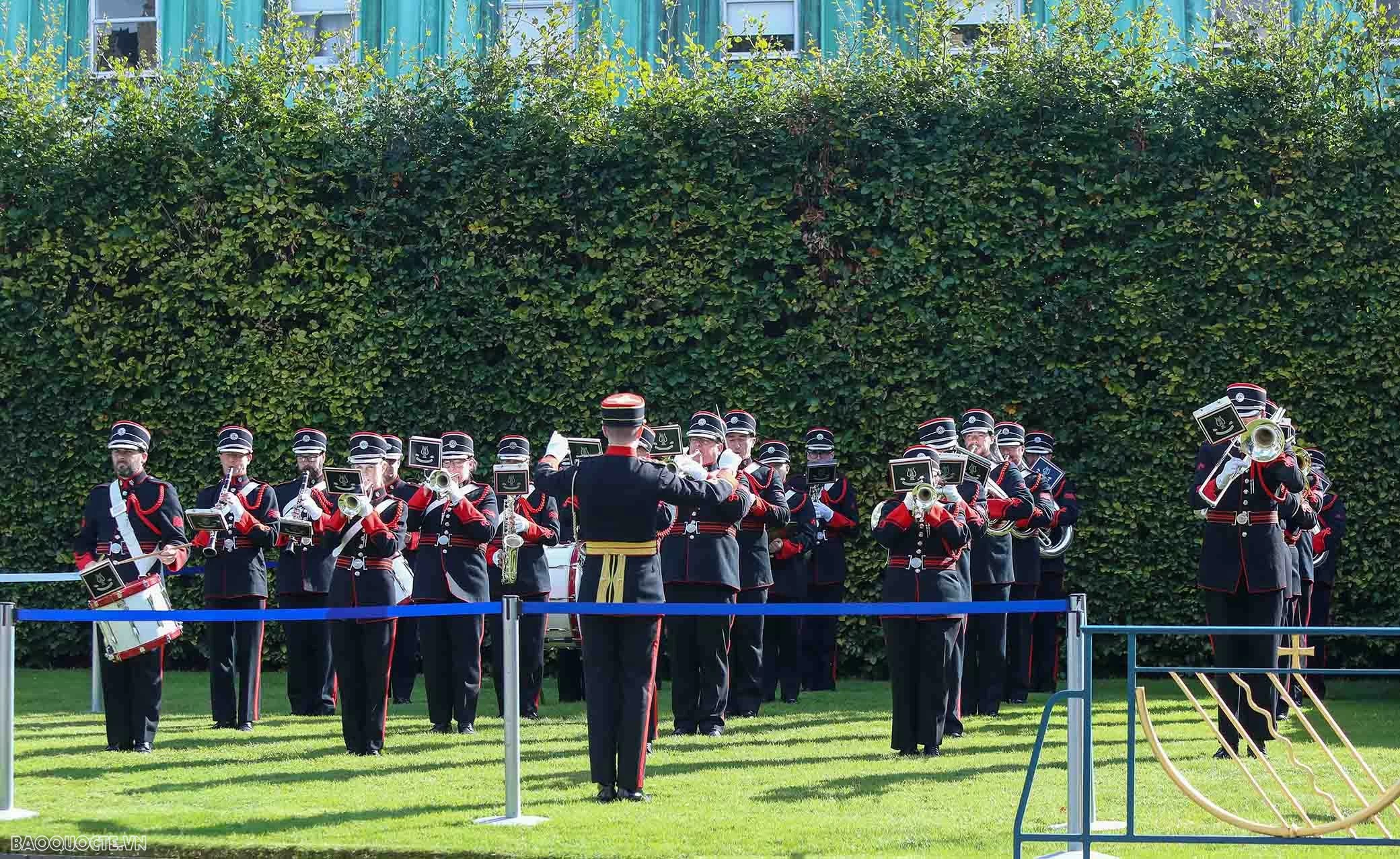 Tổng Bí thư, Chủ tịch nước đặt hoa tại Đài tưởng niệm quốc gia Ireland