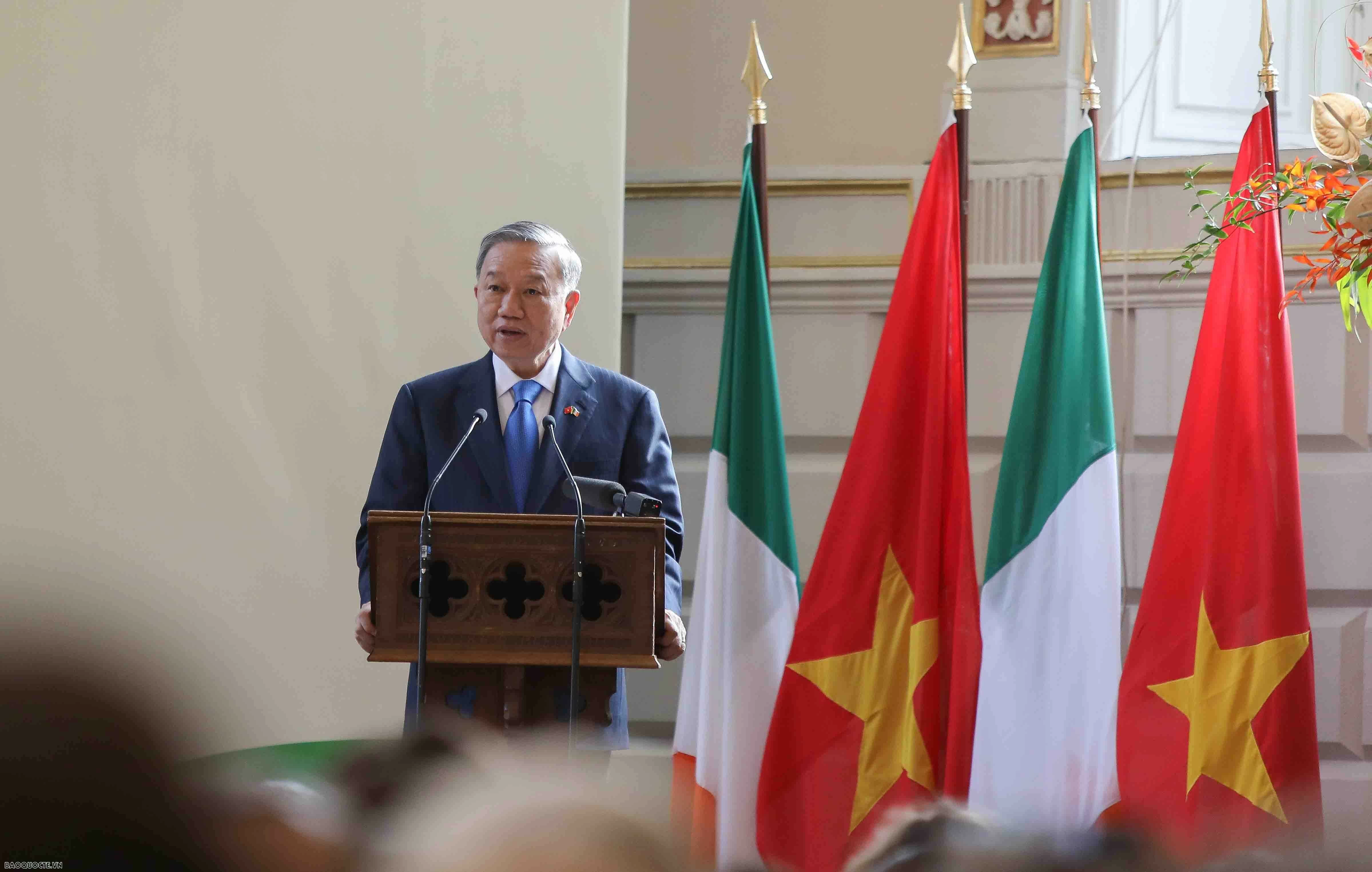 General Secretary, President To Lam visits Trinity College Dublin, delivering speech