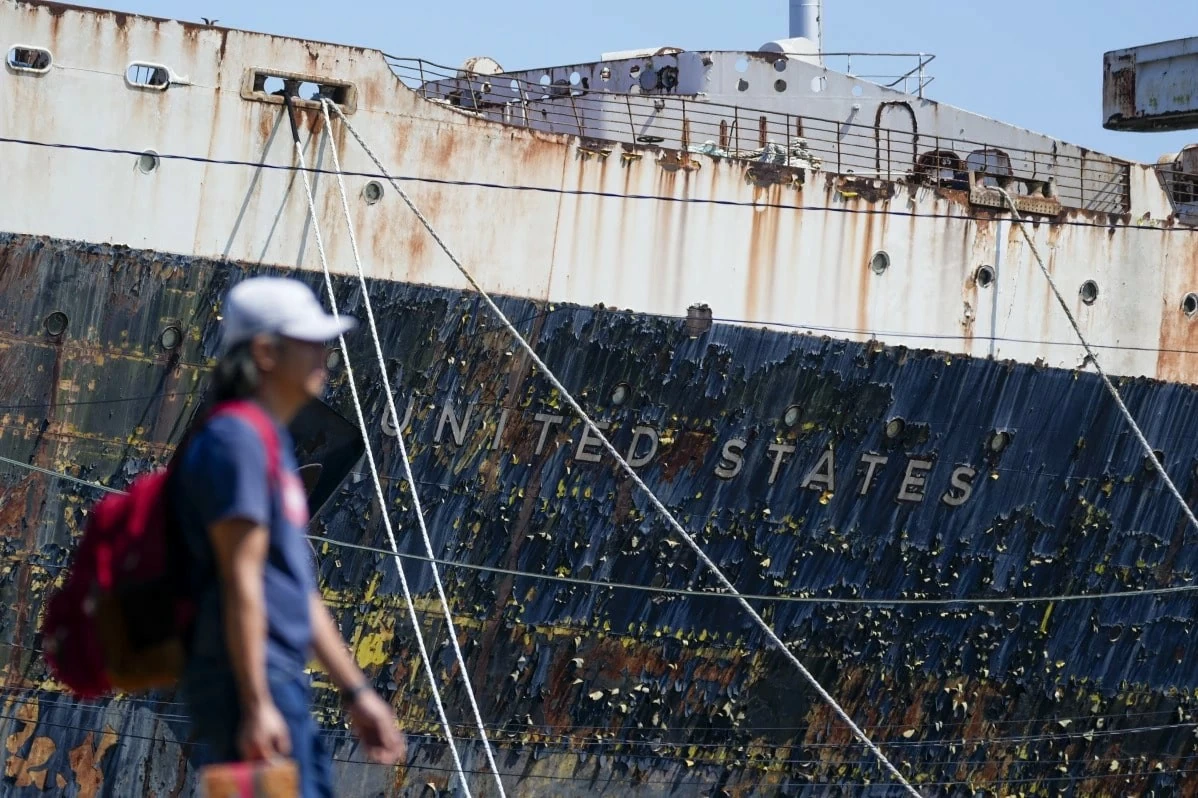 Tàu SS United States neo đậu trên sông Delaware ở Philadelphia vào thứ Tư, ngày 4/9/2024. (Nguồn: AP)