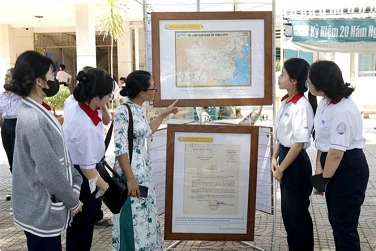 Digital exhibition on Hoang Sa, Truong Sa held at Binh Thuan schools