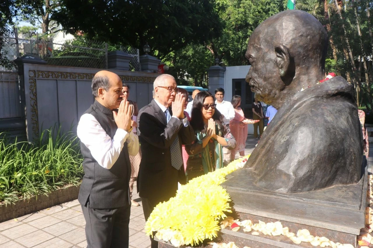 Ambassador Sandeep Arya at the 155th birth anniversary of Mahatma Gandhi in Hanoi