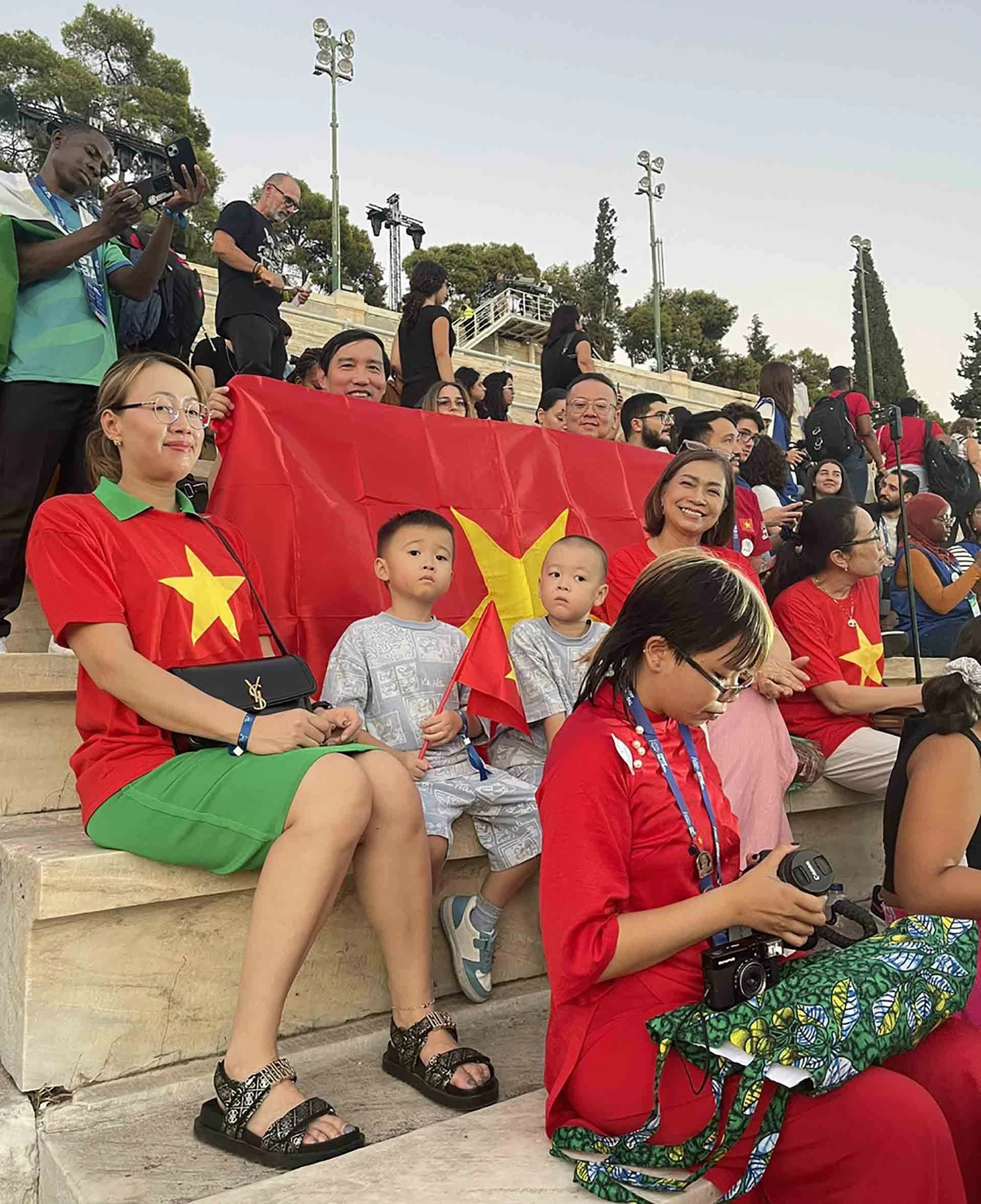 Đoàn tham dự giải đấu First Global Challenge 2024 tới thăm Đại sứ quán Việt Nam tại Hy Lạp Đoàn tham dự giải đấu First Global Challenge 2024 tới thăm Đại sứ quán Việt Nam tại Hy Lạp