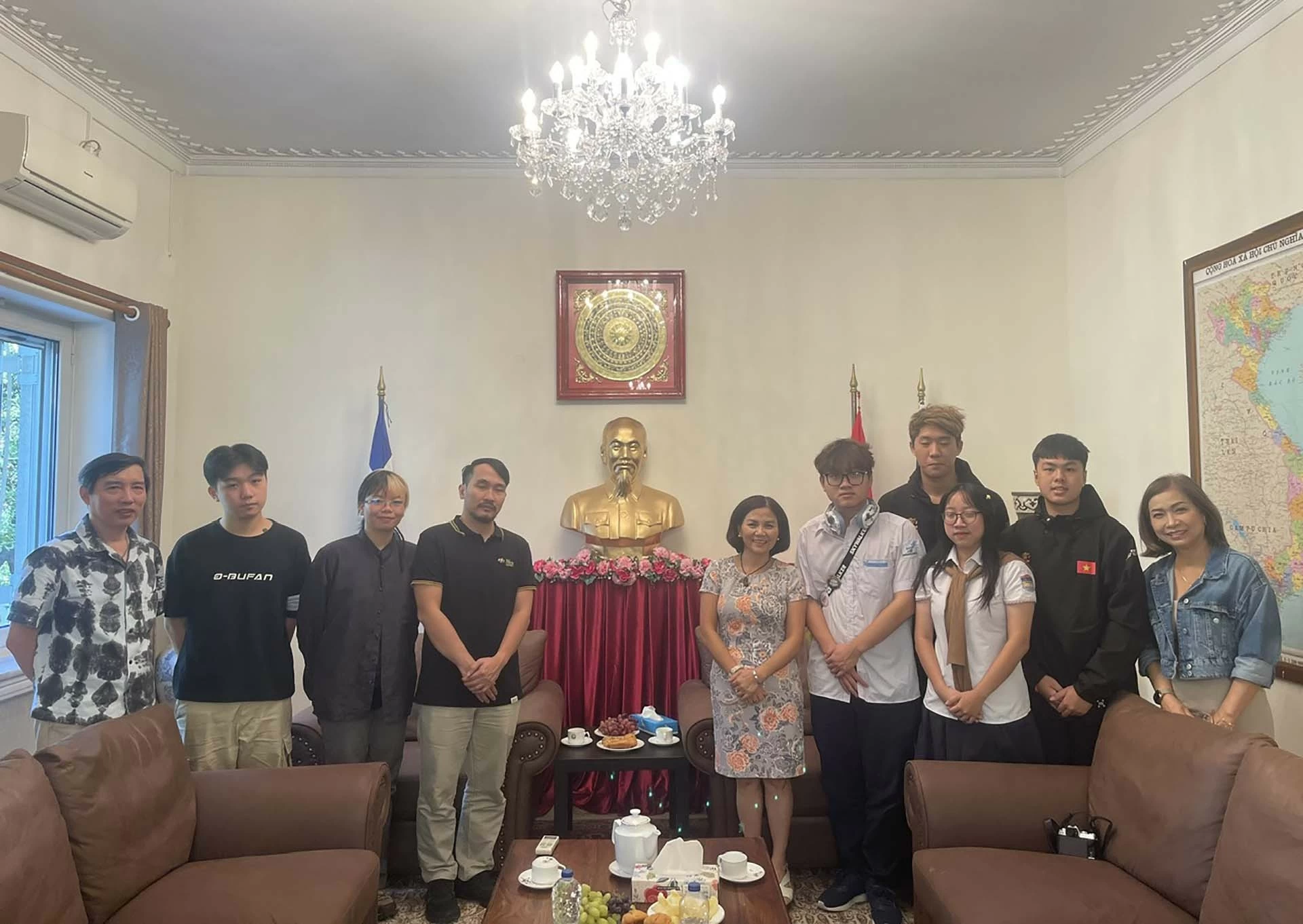 Đoàn tham dự giải đấu First Global Challenge 2024 tới thăm Đại sứ quán Việt Nam tại Hy Lạp Đoàn tham dự giải đấu First Global Challenge 2024 tới thăm Đại sứ quán Việt Nam tại Hy Lạp