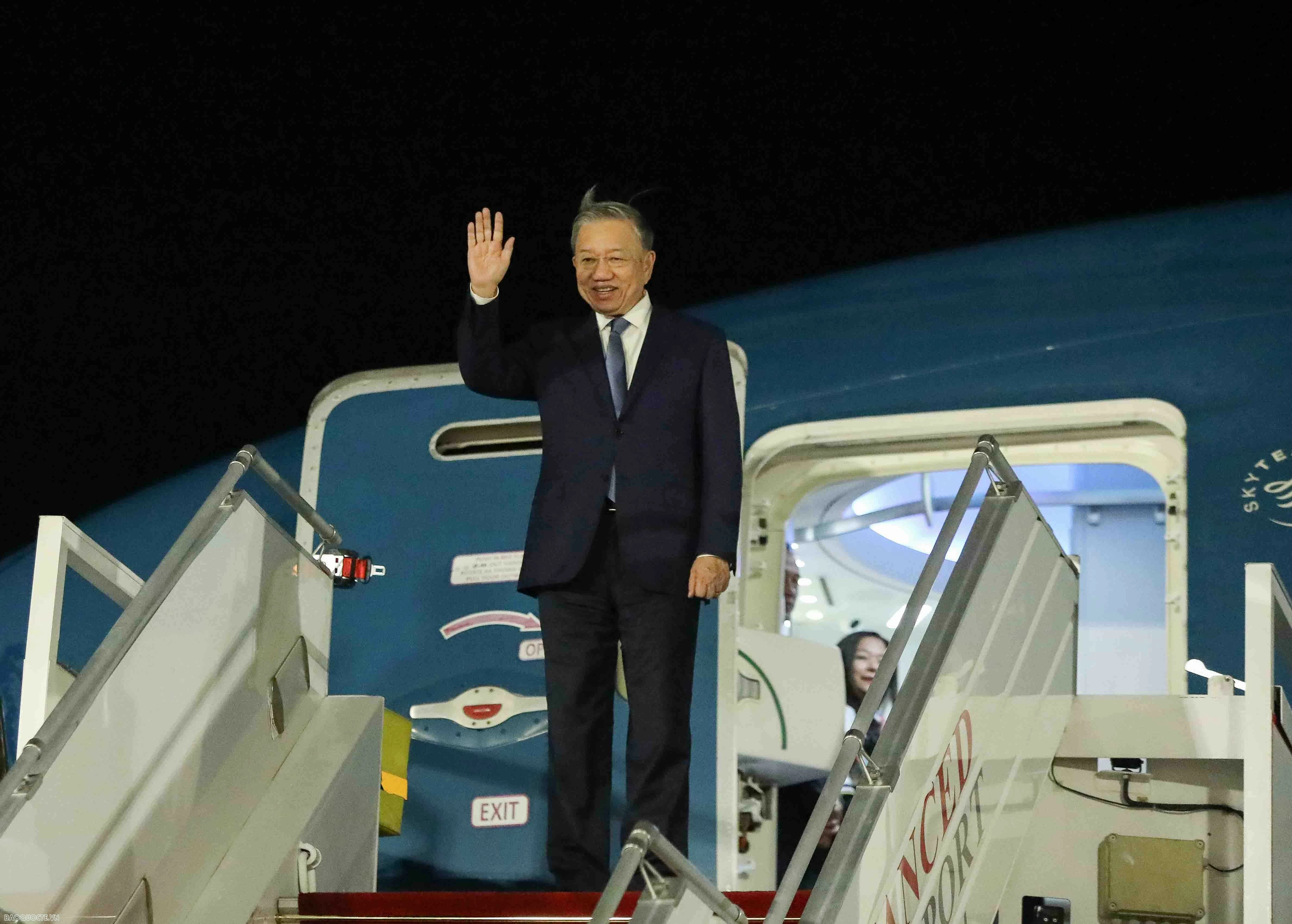 General Secretary, President To Lam arrived in Paris, starting participation in Francophonie Summit, official visit to France