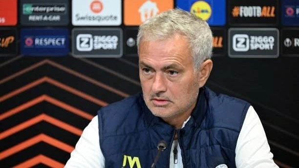 Jose Mourinho gây sốc, cân nhắc trở lại Ngoại hạng Anh