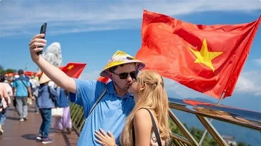 Vietnam's tourism may attract 17-18 million international visitors this year: MCST