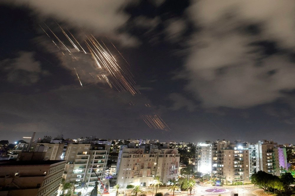 Trung Đông: Lộ 3 yêu cầu khẩn của Mỹ với Iran ngay trước vụ tấn công tên lửa vào Israel, đường sơ tán Lebanon-Syria bị phá hủy Trung Đông: Lộ 3 yêu cầu khẩn của Mỹ với Iran ngay trước vụ tấn công tên lửa vào Israel, đường sơ tán Lebanon-Syria bị phá hủy