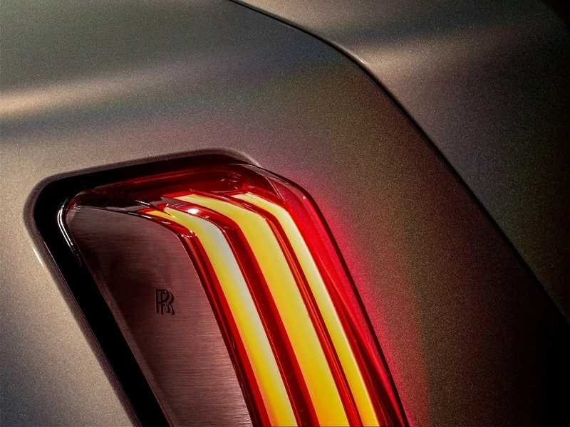 Rolls-Royce Spectre Lunaflair được trang bị hệ dẫn động bốn bánh toàn thời gian