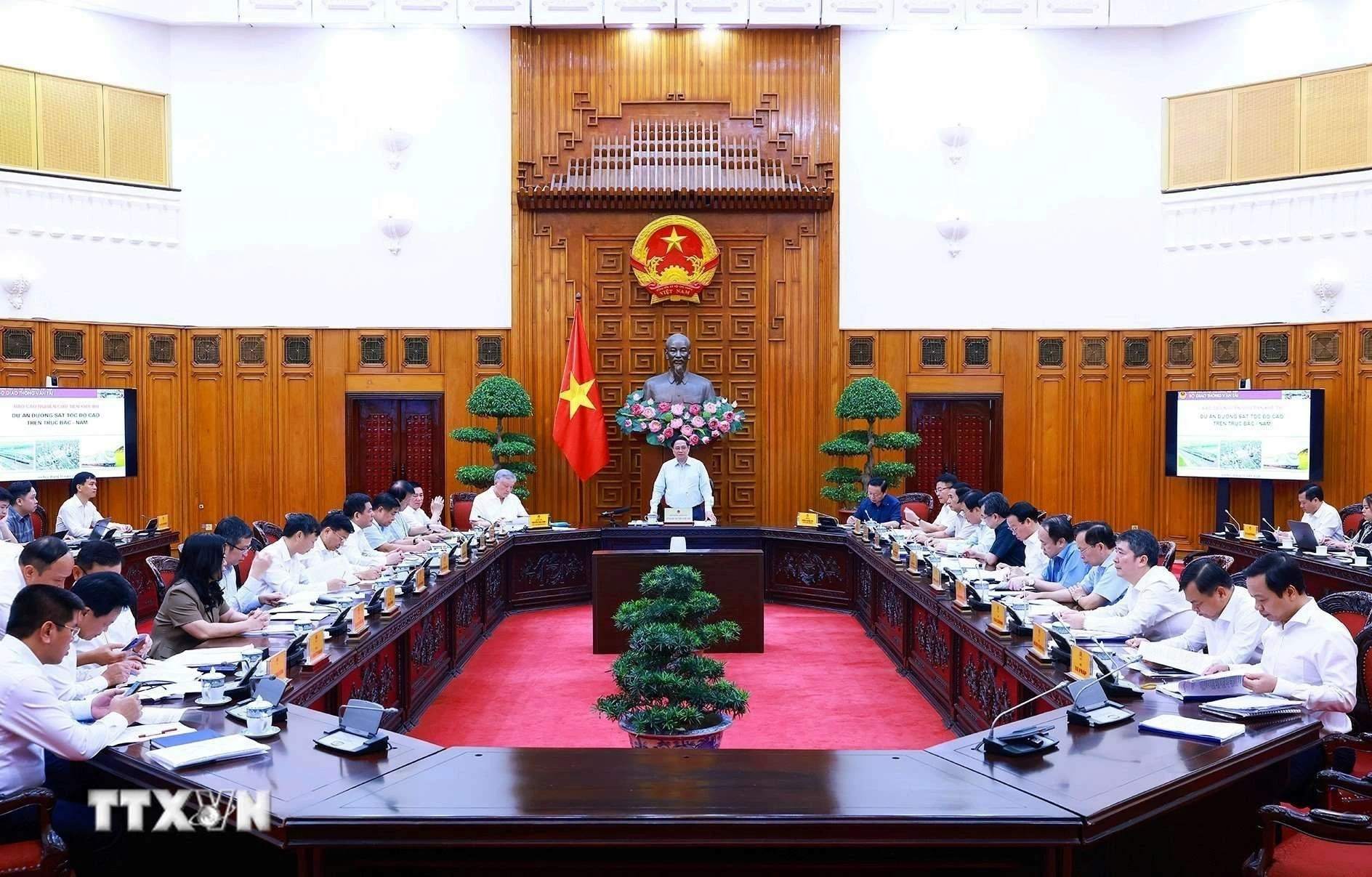 PM Pham Minh Chinh demands special mechanisms for Noth - South high-speed railway project