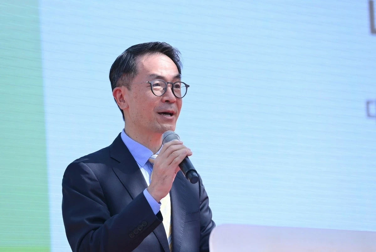 Ông Lee Dong Gi - phó vụ trưởng Vụ ASEAN, Bộ Ngoại giao Hàn Quốc phát biểu tại Lễ hội Phở Việt Nam 2024. Ông Lee Dong Gi - phó vụ trưởng Vụ ASEAN, Bộ Ngoại giao Hàn Quốc phát biểu tại Lễ hội Phở Việt Nam 2024.