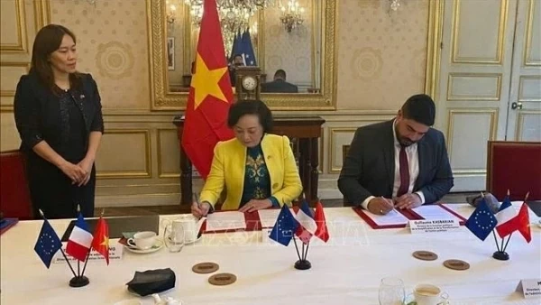 Vietnam-France boost cooperation in public services, administrative modernisation