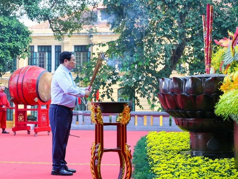 70 năm Ngày Giải phóng Thủ đô: Thủ tướng Phạm Minh Chính dự 'Ngày hội Văn hóa vì hòa bình' của Hà Nội 70 năm Ngày Giải phóng Thủ đô: Thủ tướng Phạm Minh Chính dự 'Ngày hội Văn hóa vì hòa bình' của Hà Nội