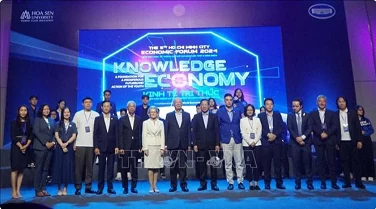 WEF leader holds talkshow with young entrepreneurs, students in HCM City