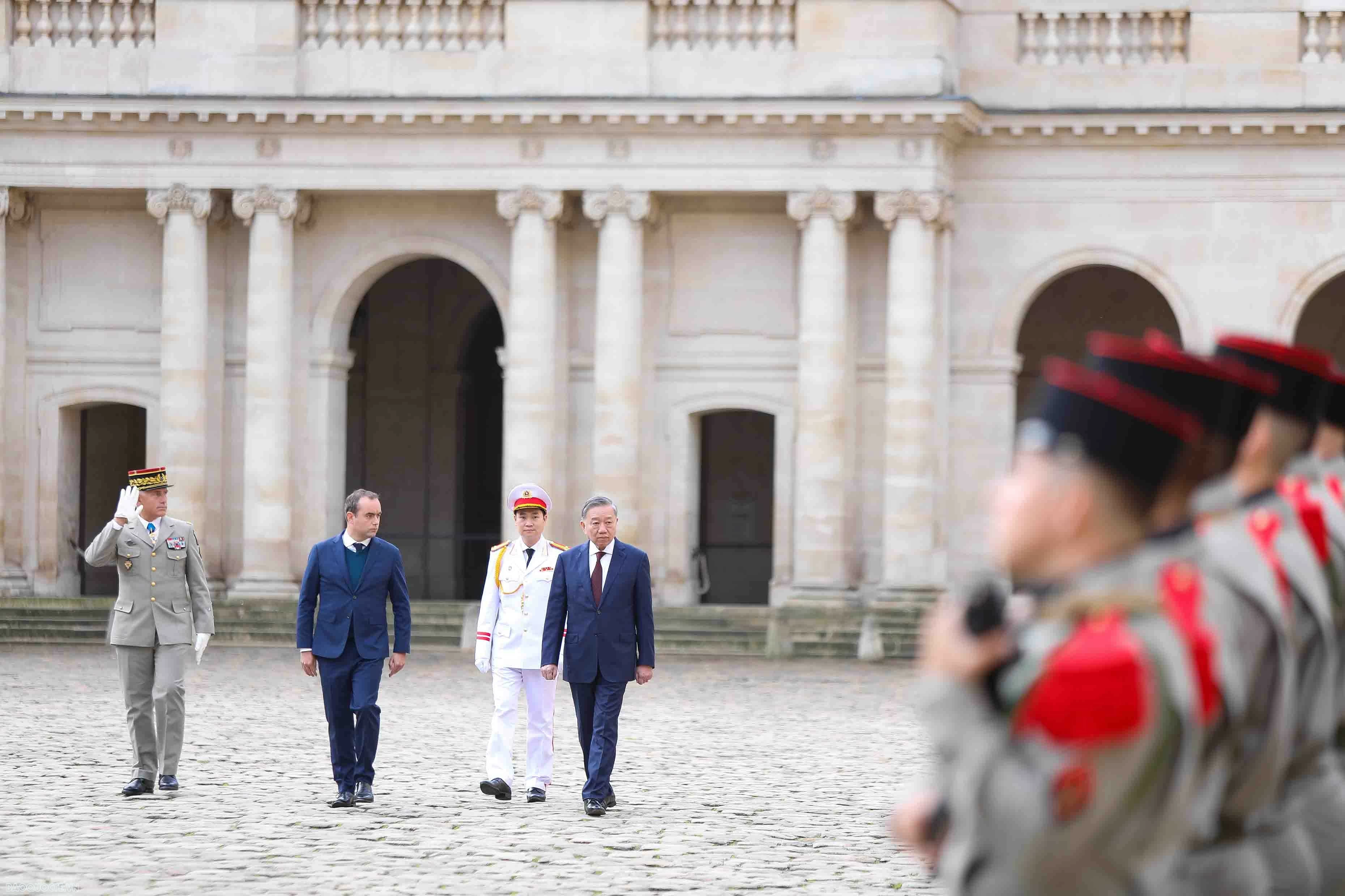 Lễ đón chính thức Tổng Bí thư, Chủ tịch nước Tô Lâm tại điện Invalides