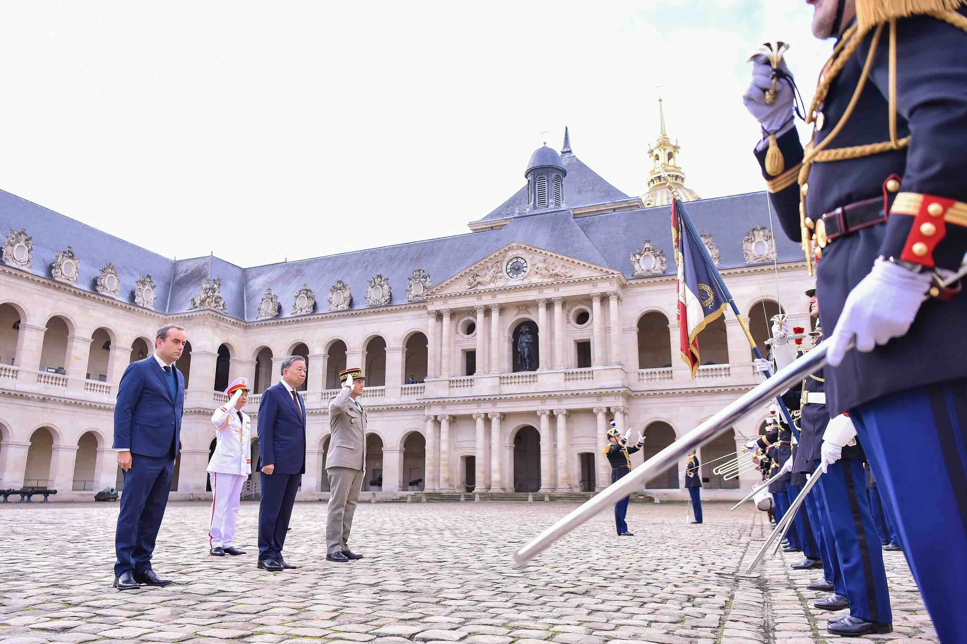 Lễ đón chính thức Tổng Bí thư, Chủ tịch nước Tô Lâm tại điện Invalides