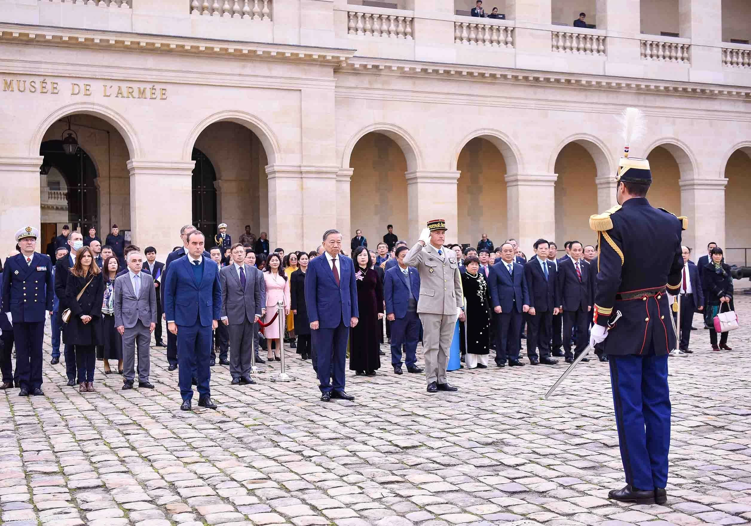 Lễ đón chính thức Tổng Bí thư, Chủ tịch nước Tô Lâm tại điện Invalides