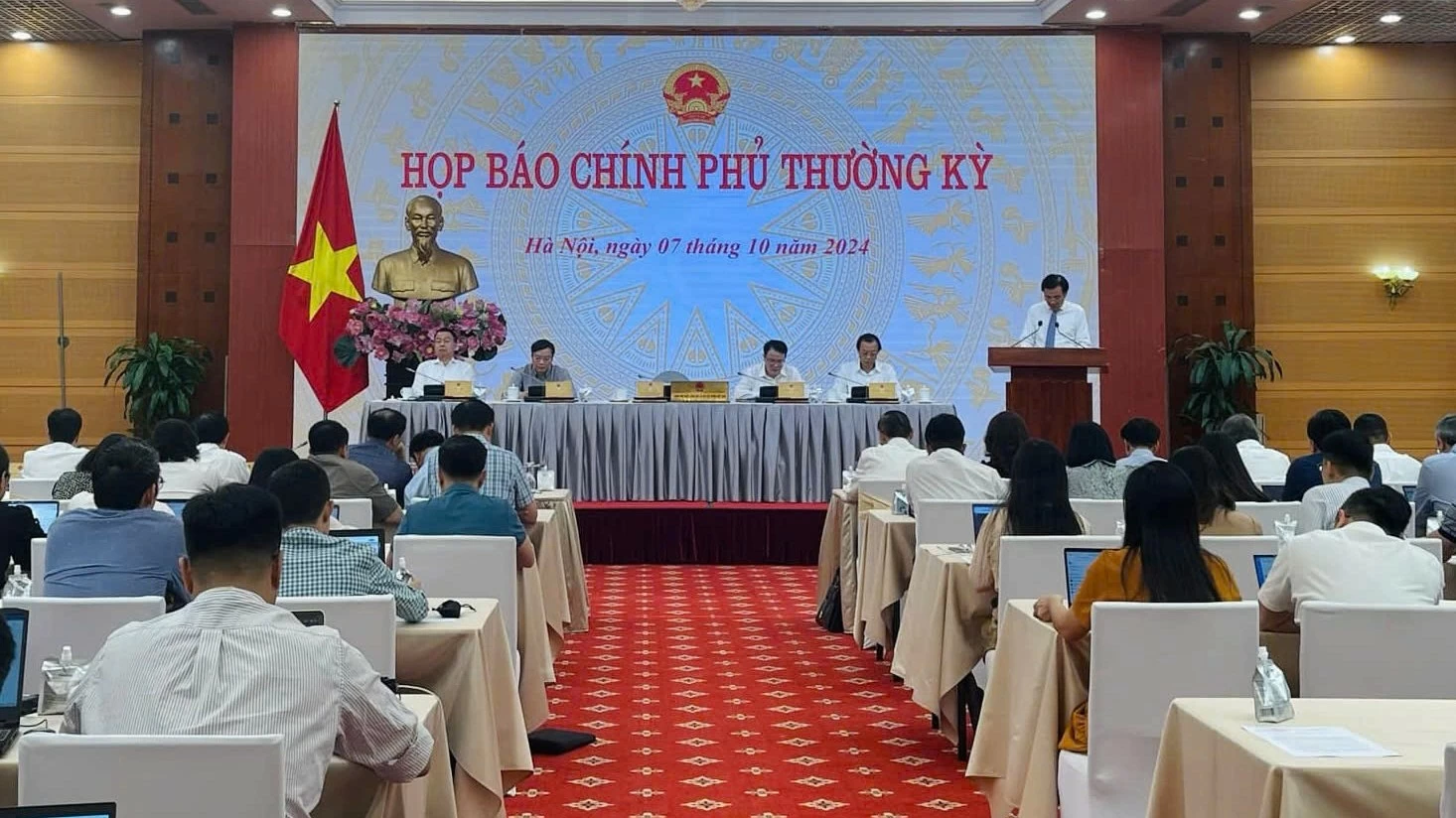 Họp báo Chính phủ thường kỳ tháng 9: Phấn đấu đạt tốc độ tăng trưởng kinh tế năm 2024 khoảng trên 7%