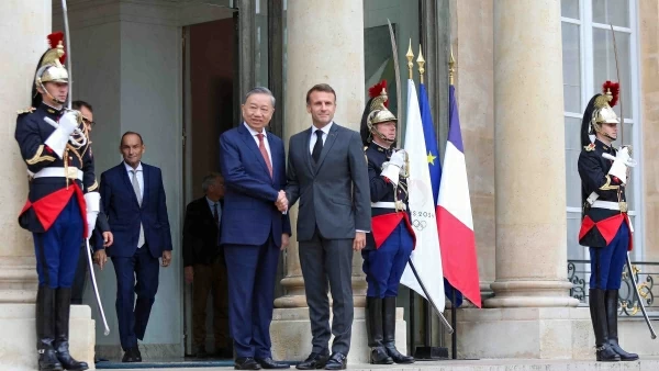 General Secretary, President To Lam and French President Emmanuel Macron hold talks in Paris