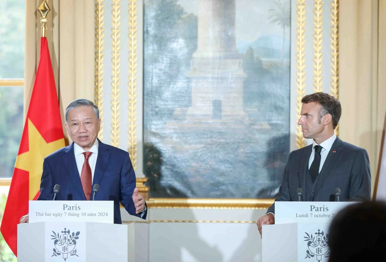 France becomes first EU country to have comprehensive strategic partnership with Vietnam