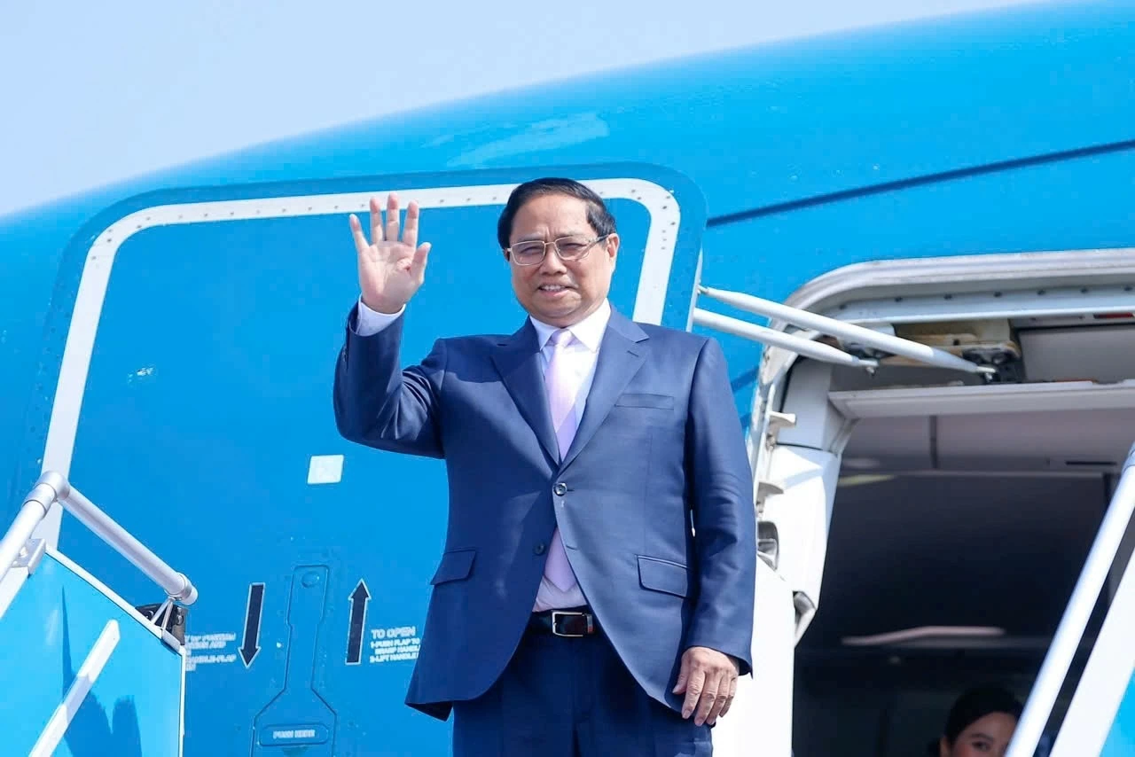 Thủ tướng Phạm Minh Chính rời Thủ đô Hà Nội lên đường tham dự Hội nghị Cấp cao ASEAN lần thứ 44, 45 và các hội nghị cấp cao liên quan tại Lào - Ảnh: VGP/Nhật Bắc