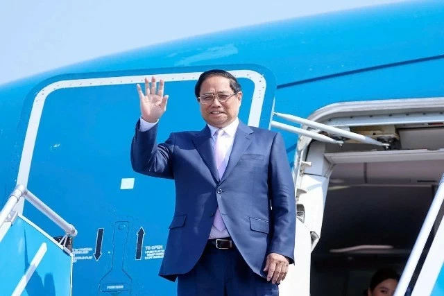 PM Pham Minh Chinh arrives in Vientiane for 44th, 45th ASEAN Summits