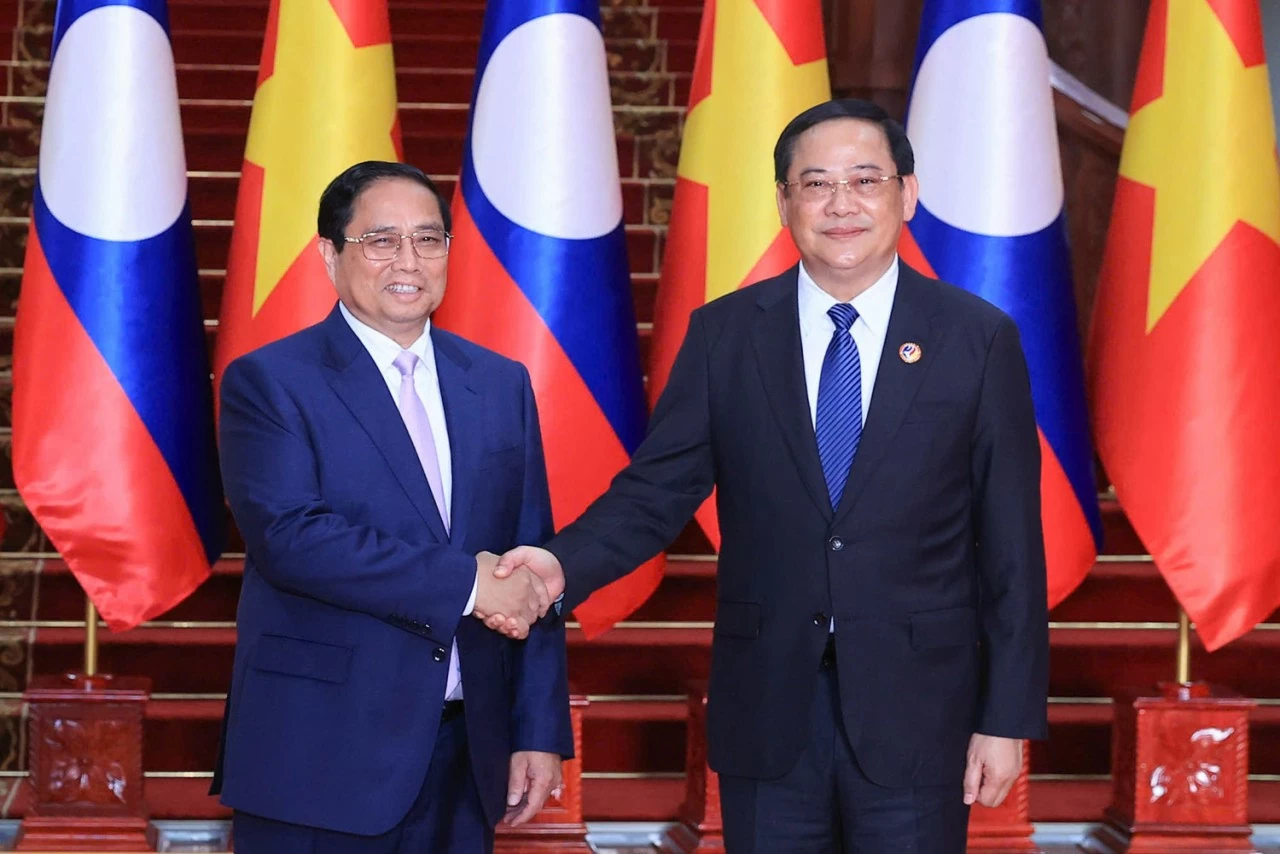 Hội nghị cấp cao ASEAN 44, 45: Thủ tướng Chính phủ Phạm Minh Chính gặp Thủ tướng Lào Sonexay Siphandone