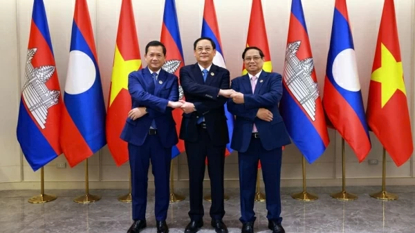 Vietnam, Laos, Cambodia Prime Ministers discuss measures to promote ties